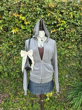 ✨Gray 2000’s Juicy Couture zip up